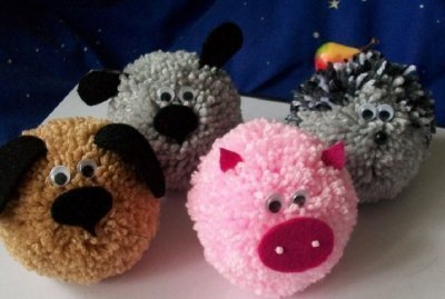 Ёлочные игрушки из помпонов своими руками
