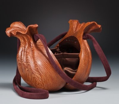 Джордж Уортингтон и Дениз Нильсен (George Worthington and Denise Nielsen)  и их вещи из дерева и алебастра