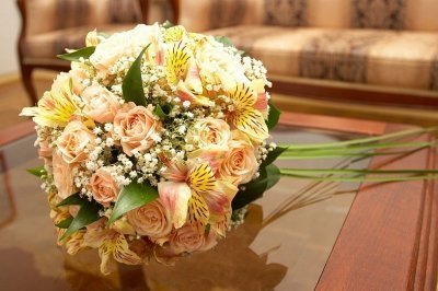 Альстромерии в букете невесты