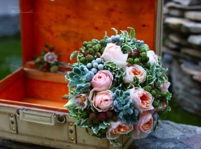 Английские розы в букете невесты