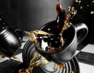 Фото разлитого чая