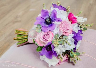 Анемоны в букете невесты