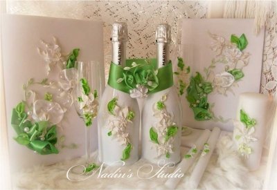 Свадебные  бокалы, украшенные элементами полимерной глины